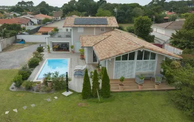 Piscine de l'établissement Villa Uhaina Sérénité Océane ou située à proximité