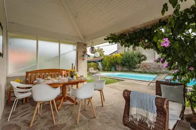 Piscine de l'établissement Villa Les Lys - Avec piscine et grand jardin ou située à proximité