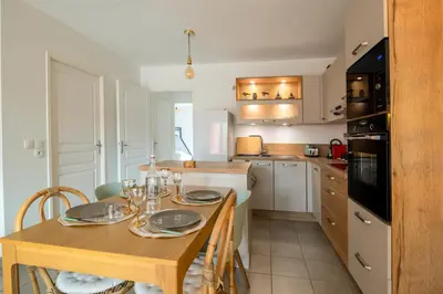 Cuisine ou kitchenette dans l'établissement Appartement Exupéry - Welkeys