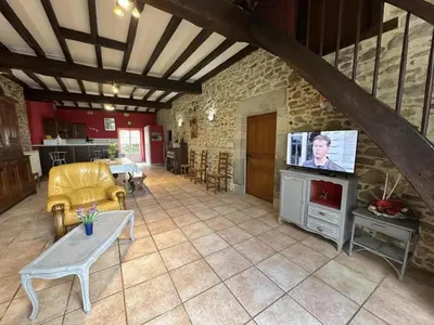 Télévision ou salle de divertissement dans l'établissement Gite de spalette