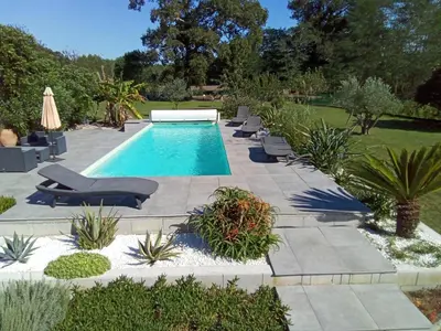 Piscine de l'établissement La maison poulet ou située à proximité