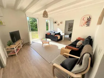Coin salon dans l'établissement Maison perouge 2