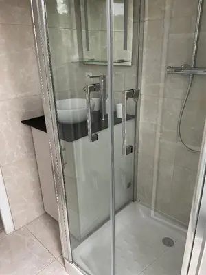 Salle de bains dans l'établissement Villa with swimming pool 500 m from the beach