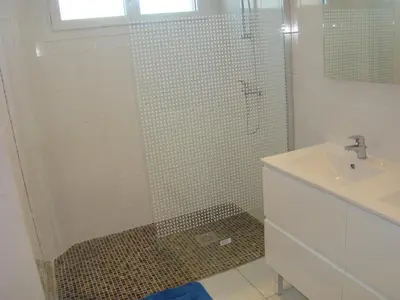 Salle de bains dans l'établissement Les Gîtes Malidri