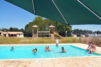 Piscine de l'établissement Le pivert ou située à proximité