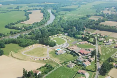 Vue panoramique sur l'établissement Le pivert