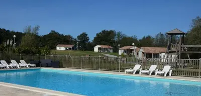 Piscine de l'établissement La mesange ou située à proximité