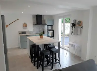 Cuisine ou kitchenette dans l'établissement La simane