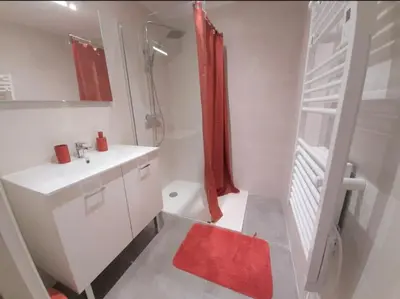 Salle de bains dans l'établissement La simane