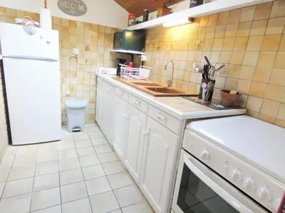 Cuisine ou kitchenette dans l'établissement Le tastet