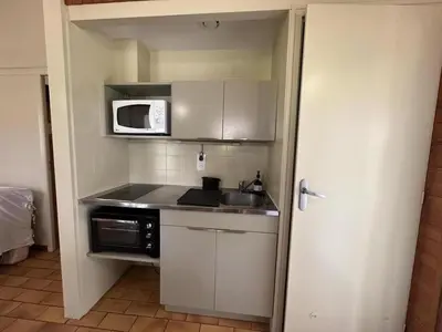 Cuisine ou kitchenette dans l'établissement Les ajoncs