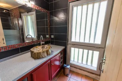Salle de bains dans l'établissement Vieux chene