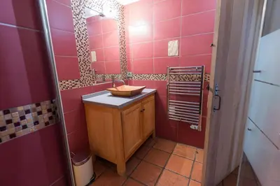 Salle de bains dans l'établissement Safranerio