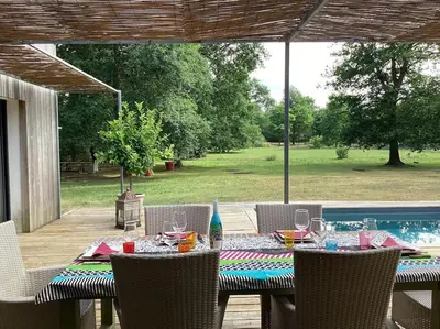 Piscine de l'établissement La Maison Tipasa ou située à proximité