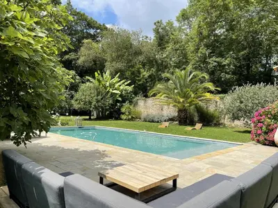 Piscine de l'établissement Les ecuries du chateau ou située à proximité