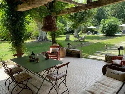 Jardin de l'établissement Les ecuries du chateau