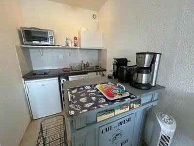 Cuisine ou kitchenette dans l'établissement Appartement rénové pour 4 pers avec piscine à Capbreton - FR-1-413-230