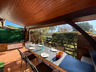 Balcon ou terrasse dans l'établissement Villa Patio Rénovée avec Terrasse Couverte, Proche du Port et Centre d'Hossegor - FR-1-413-228