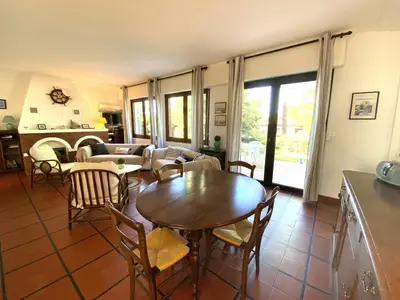 Coin salon dans l'établissement PINSONS maison familiale proche plage