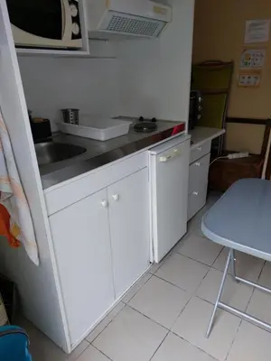 Cuisine ou kitchenette dans l'établissement Grande maison sur 2000m° de terrain