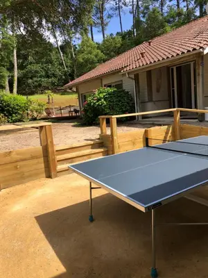Tennis de table au sein de l'établissement Villa avec piscine pétanque ping-pong garage près golf plage ou à proximité