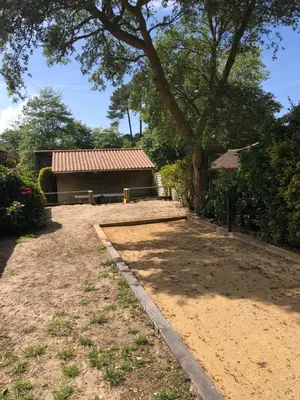 Jardin de l'établissement Villa avec piscine pétanque ping-pong garage près golf plage