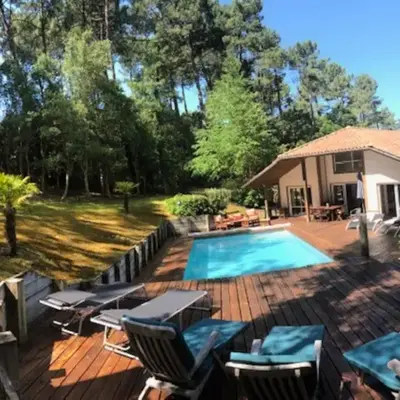 Villa avec piscine pétanque ping-pong garage près golf plage