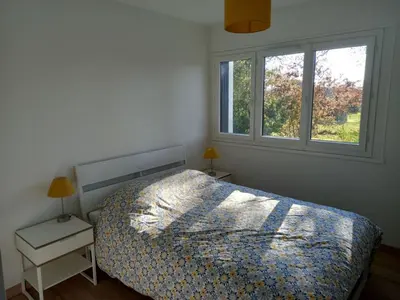 Un ou plusieurs lits dans un hébergement de l'établissement Jolie maison 3 chb et jardin proche Arcachon