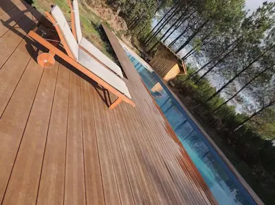 Piscine de l'établissement ENTRE CHEVREUIL ET CERF ou située à proximité