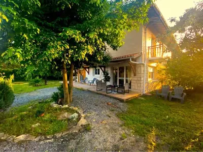 Jardin de l'établissement La Maison du Courant 3*
