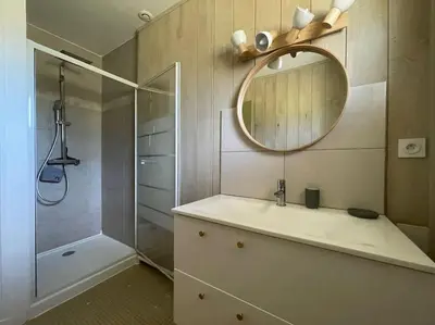 Salle de bains dans l'établissement La Maison du Courant 3*