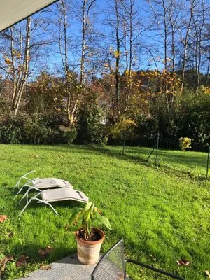 Jardin de l'établissement Ecrin de verdure Entre forêt et océan