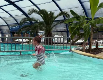 Piscine de l'établissement ZEcamping 4 familial animaux acceptés familial piscine couverte ou située à proximité