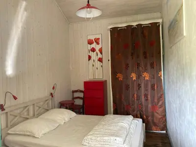 Un ou plusieurs lits dans un hébergement de l'établissement Maison de Charme pour 6 à Biscarrosse-Plage, Proche Centre, Jardin, BBQ, Non-Fumeur, Animaux Non Admis - FR-1-521-229