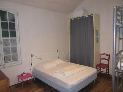 Un ou plusieurs lits dans un hébergement de l'établissement Maison de Charme pour 6 à Biscarrosse-Plage, Proche Centre, Jardin, BBQ, Non-Fumeur, Animaux Non Admis - FR-1-521-229