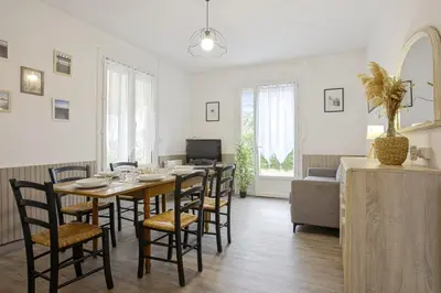 Télévision ou salle de divertissement dans l'établissement La Maison Alouette - Welkeys