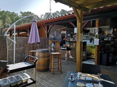 Boissons dans l'établissement ZEcamping 4 animé chiens acceptés familial piscine couverte
