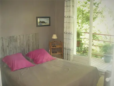Un ou plusieurs lits dans un hébergement de l'établissement logement privé centre Hossegor jardin parking