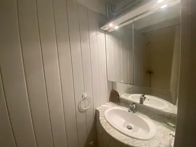 Salle de bains dans l'établissement Villa patio cosy à Capbreton, proche port et centre, avec grande terrasse et parking privé - FR-1-413-233