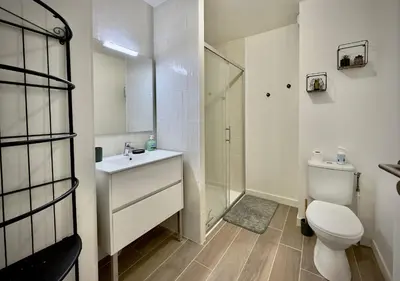 Salle de bains dans l'établissement Biscawaï studio spacieux et cosy