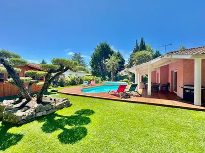 Piscine de l'établissement Villa avec piscine près Hossegor Capbreton ou située à proximité
