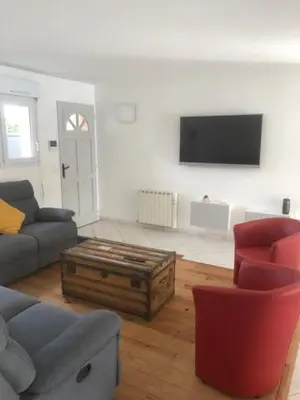Télévision ou salle de divertissement dans l'établissement Villa avec piscine près Hossegor Capbreton