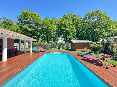 Piscine de l'établissement Villa avec piscine près Hossegor Capbreton ou située à proximité