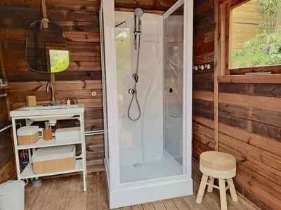 Salle de bains dans l'établissement Villa proche Golf d'Arcachon avec piscine chauffée