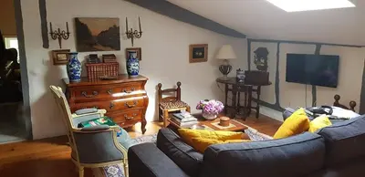 Télévision ou salle de divertissement dans l'établissement Gîtes la louve