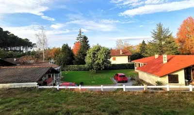 Jardin de l'établissement Au calme entre pins et océan