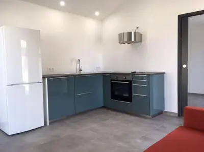 Cuisine ou kitchenette dans l'établissement Maison rénovée au calme