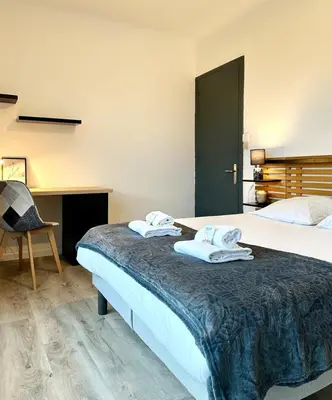 Un ou plusieurs lits dans un hébergement de l'établissement L'Évasion - Centre-Ville & Garage Privé