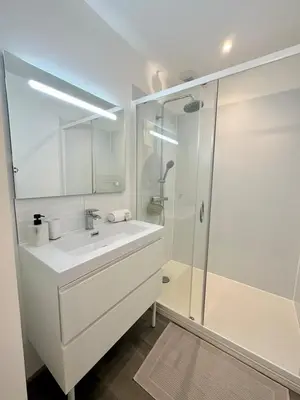 Salle de bains dans l'établissement Le Despiau - Parking - Clim - Fibre - Proche Base
