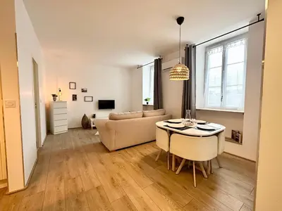 Télévision ou salle de divertissement dans l'établissement Le Despiau - Parking - Clim - Fibre - Proche Base